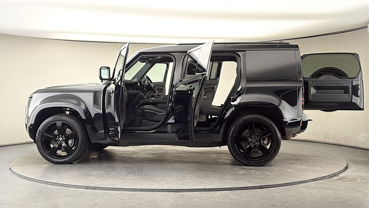 More views of Land Rover Defender 110