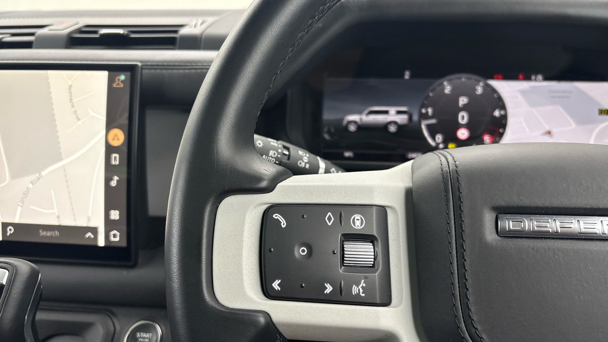 Land Rover Defender 130 Image 13