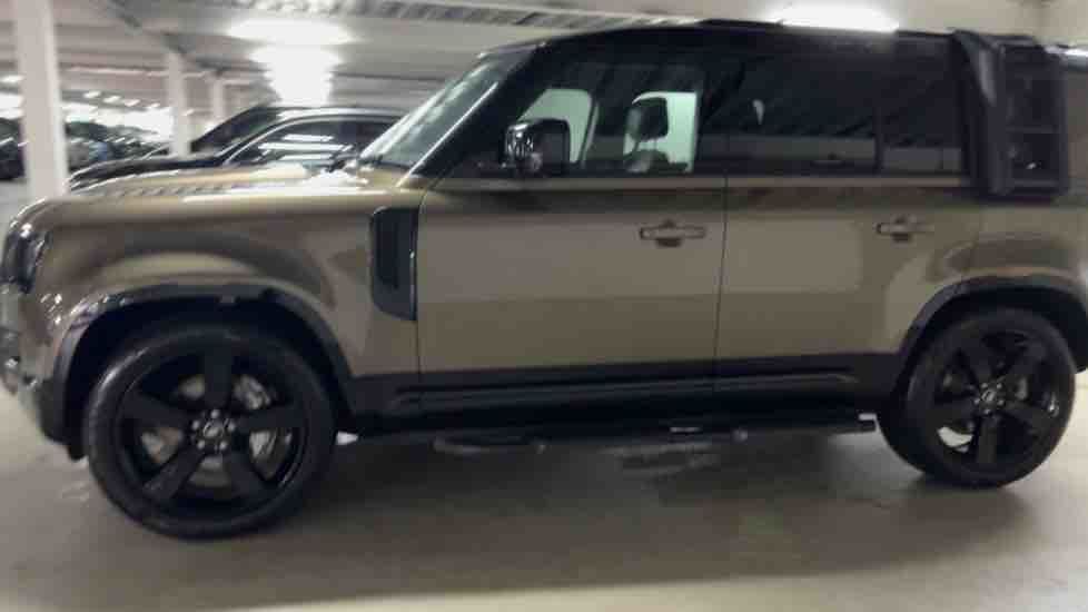 More views of Land Rover Defender 110