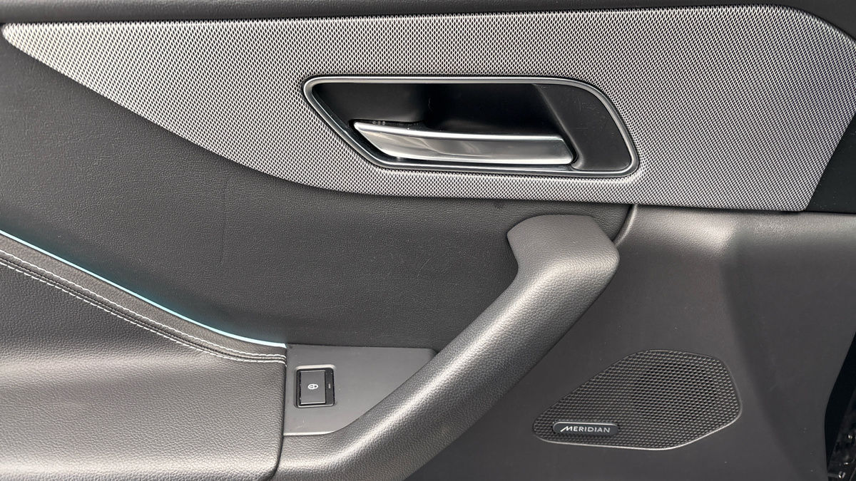 Jaguar F-PACE Image 19