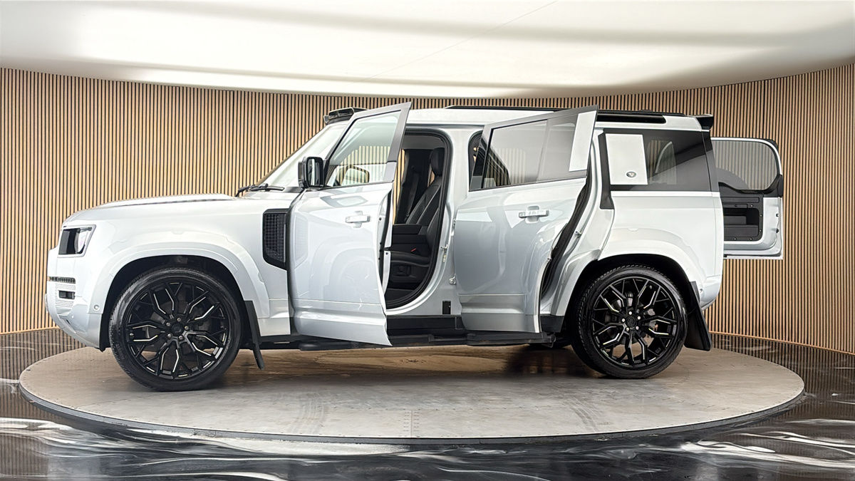 More views of Land Rover Defender 110