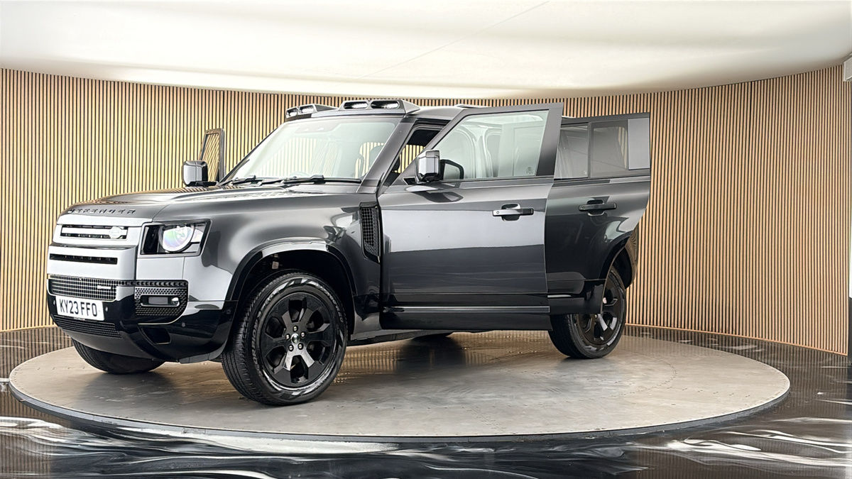 Land Rover Defender 110 Image 22