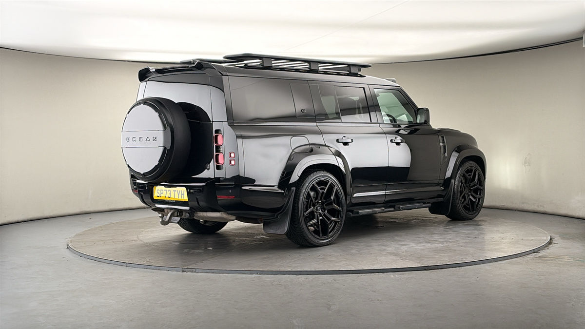 Land Rover Defender 130 Urban Image 21
