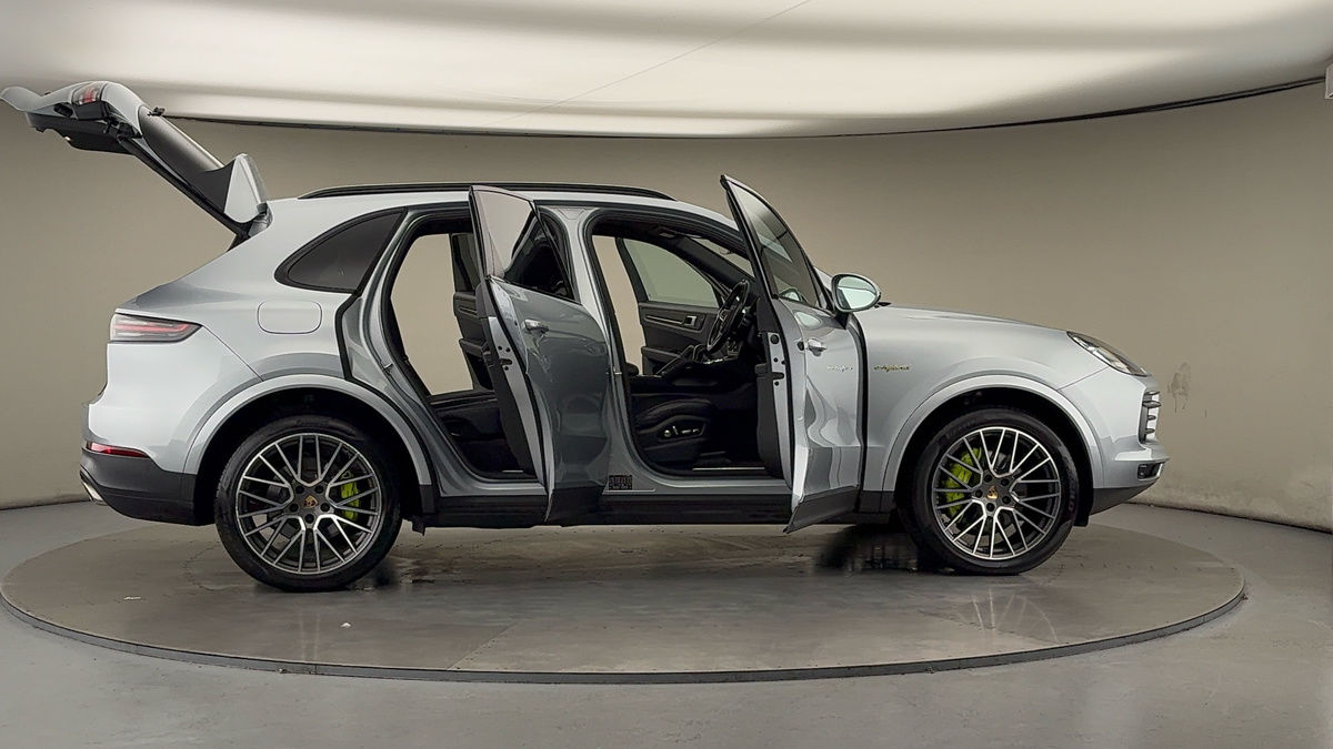 More views of Porsche Cayenne