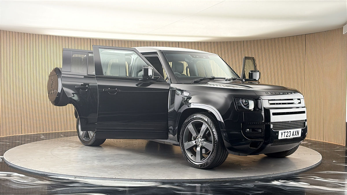 More views of Land Rover Defender 110