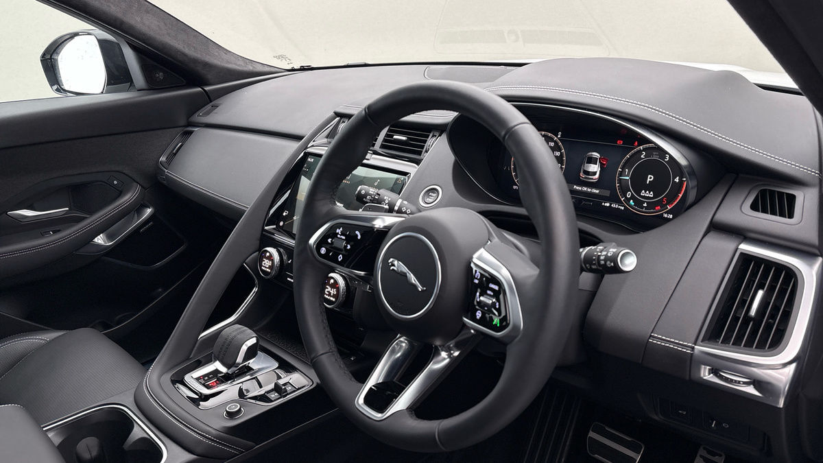 Jaguar E-PACE Image 5