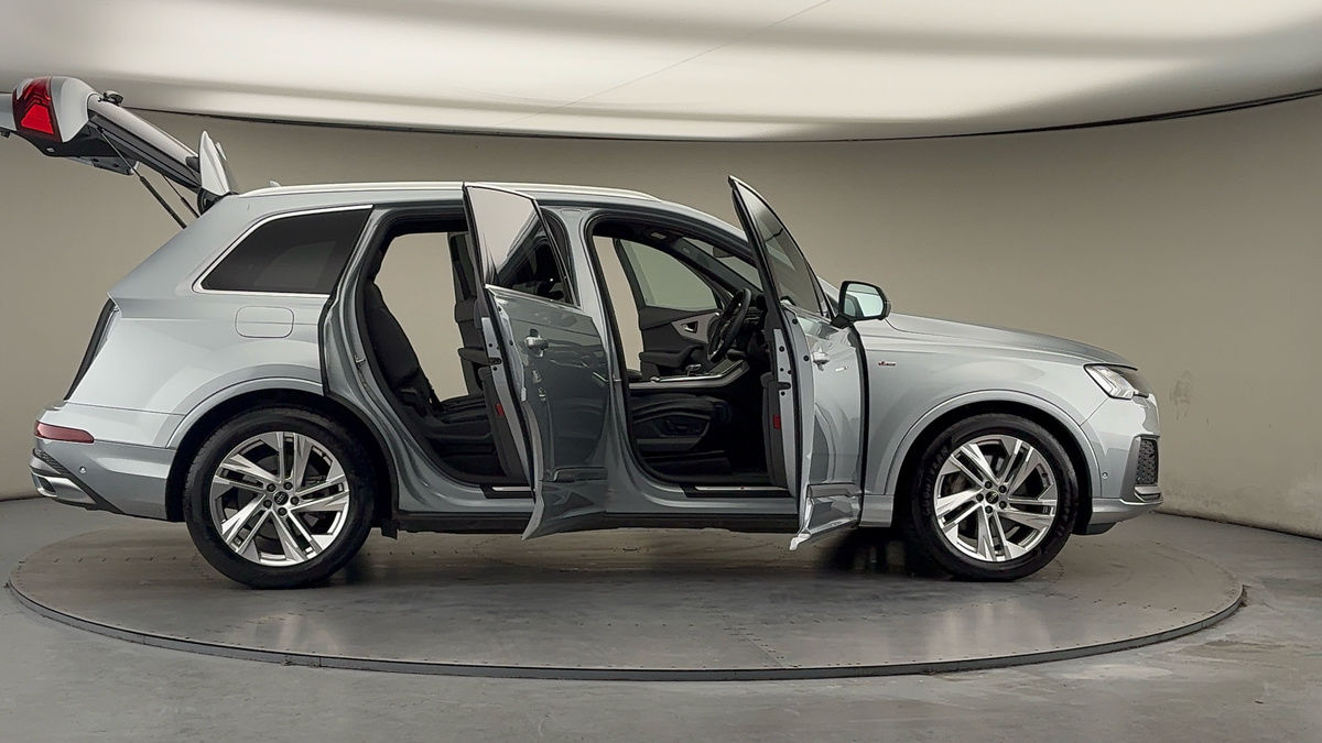 More views of Audi Q7