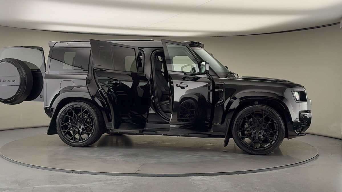 More views of Land Rover Defender 110