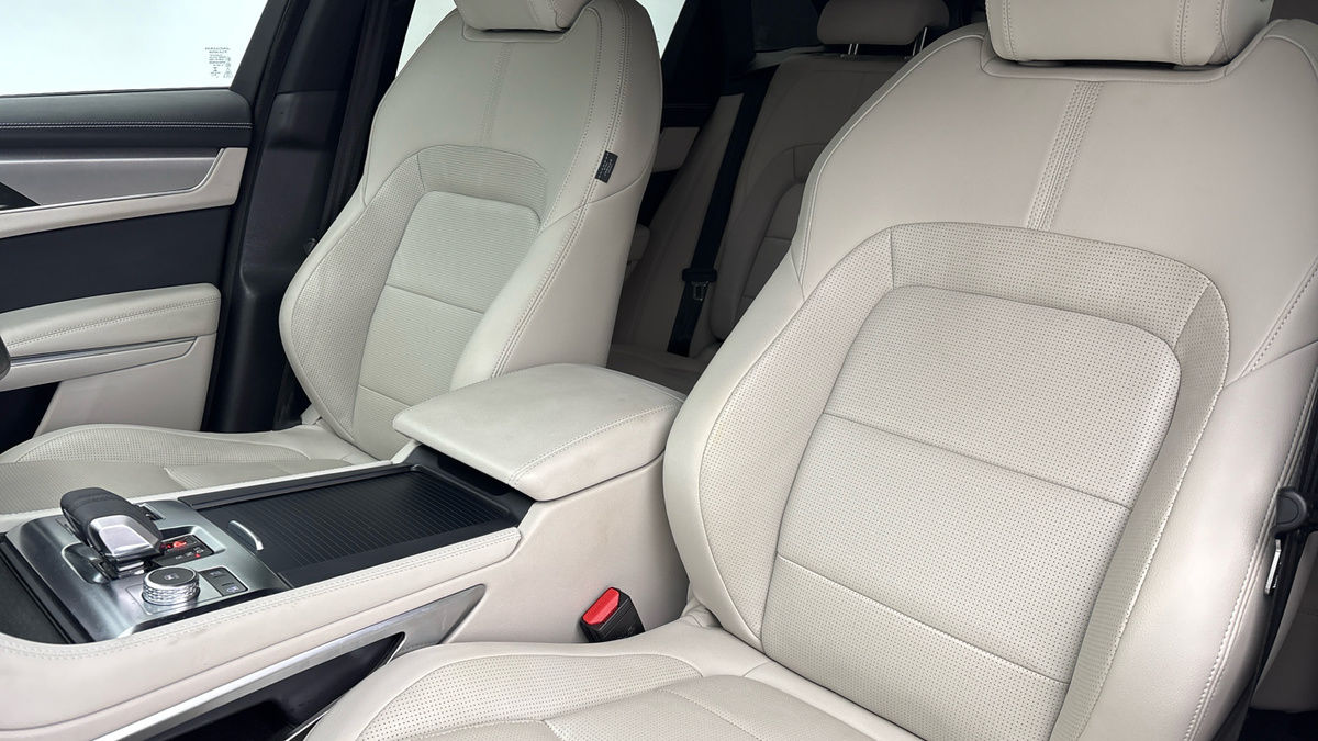 Jaguar F-PACE Image 7