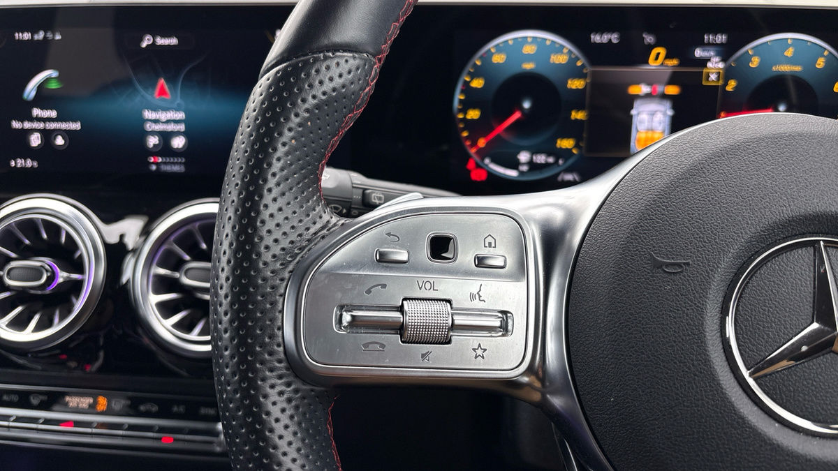 Mercedes-Benz GLA Image 13