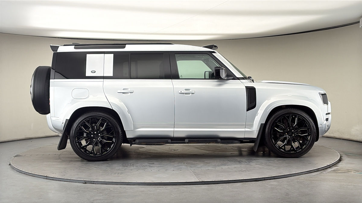 Land Rover Defender 110 Urban Image 16