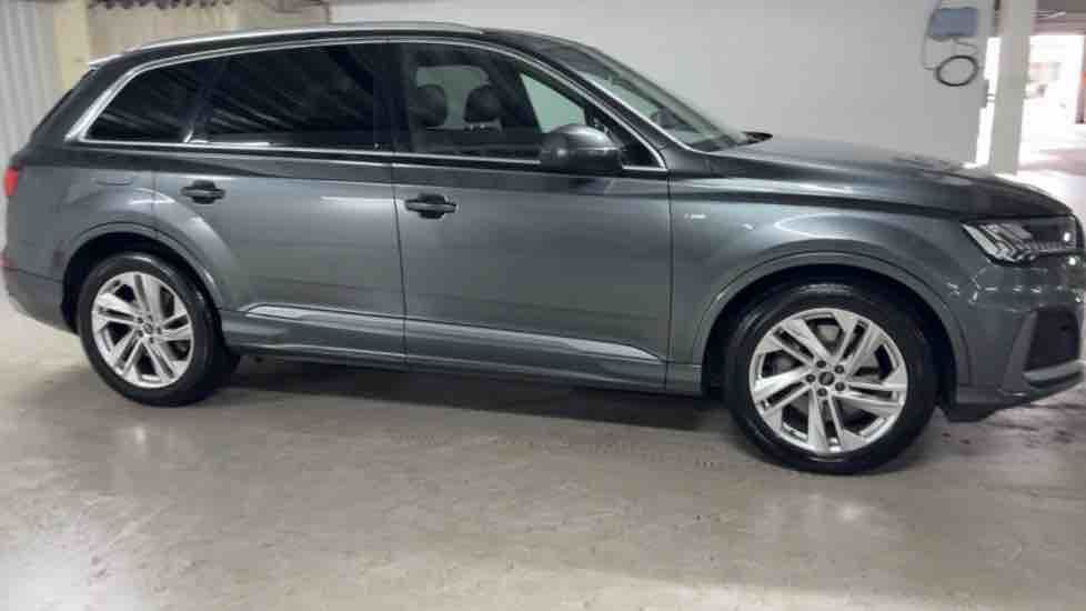More views of Audi Q7