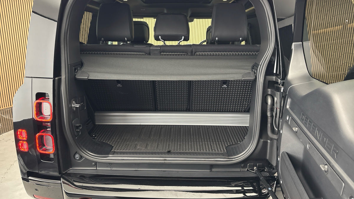 Land Rover Defender 90 Image 11