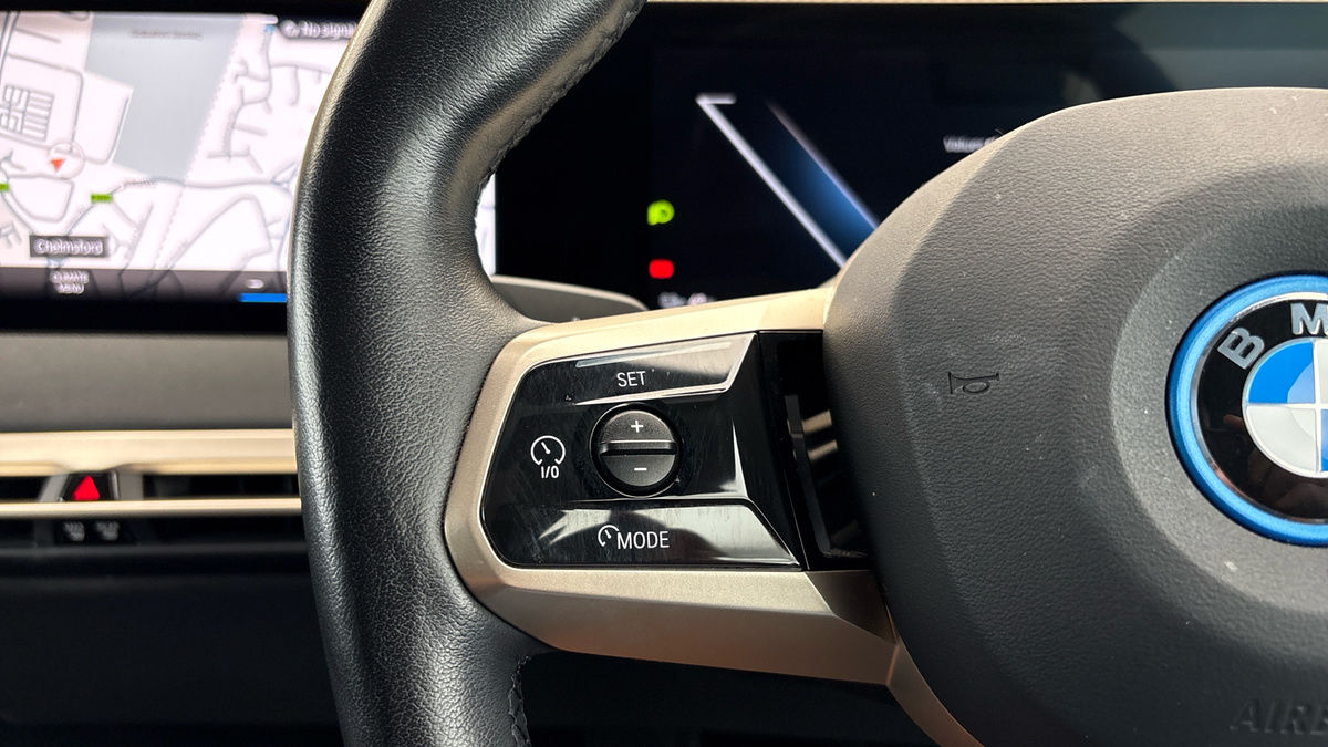 BMW iX Image 14