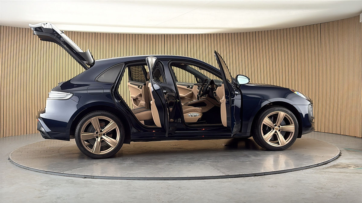 More views of Porsche Macan