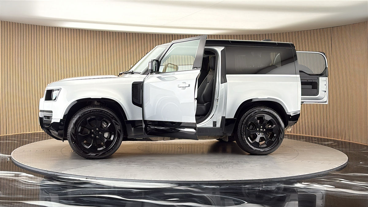 More views of Land Rover Defender 90