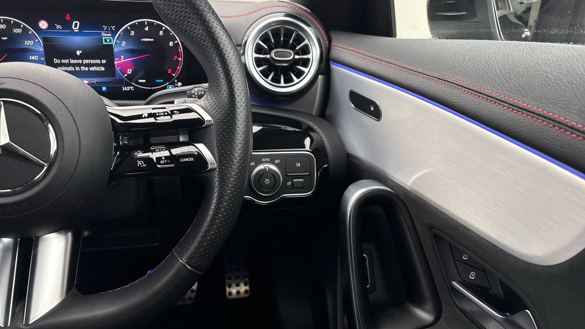 Mercedes-Benz CLA Image 14