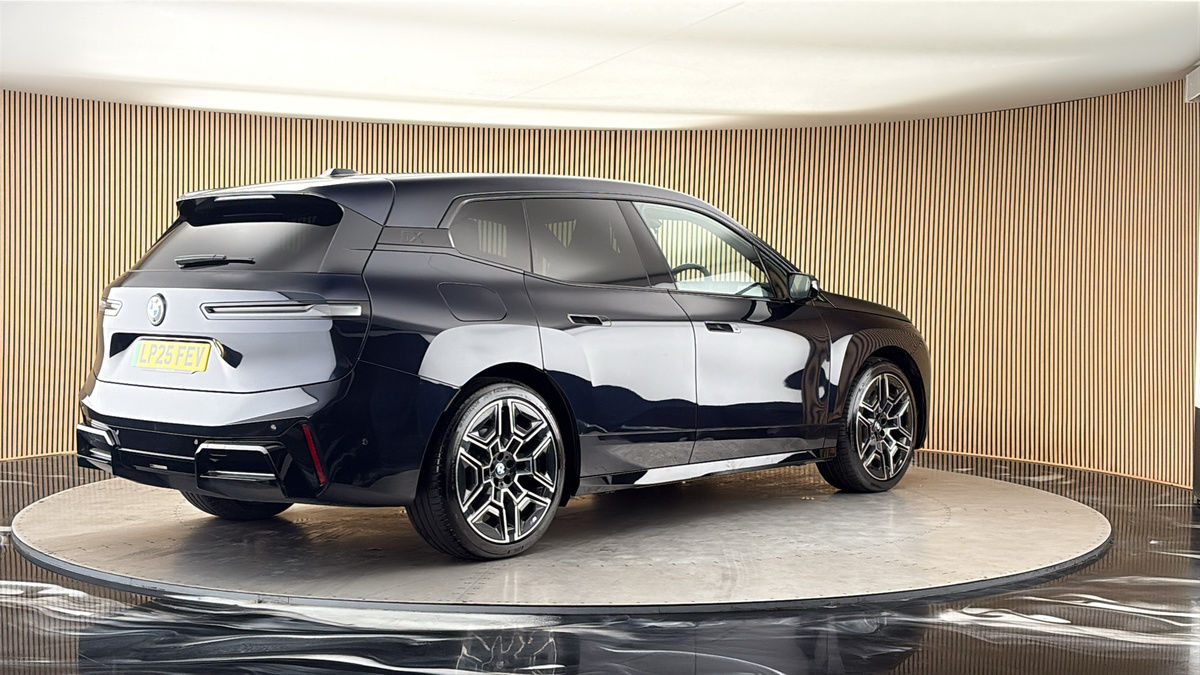 More views of BMW iX