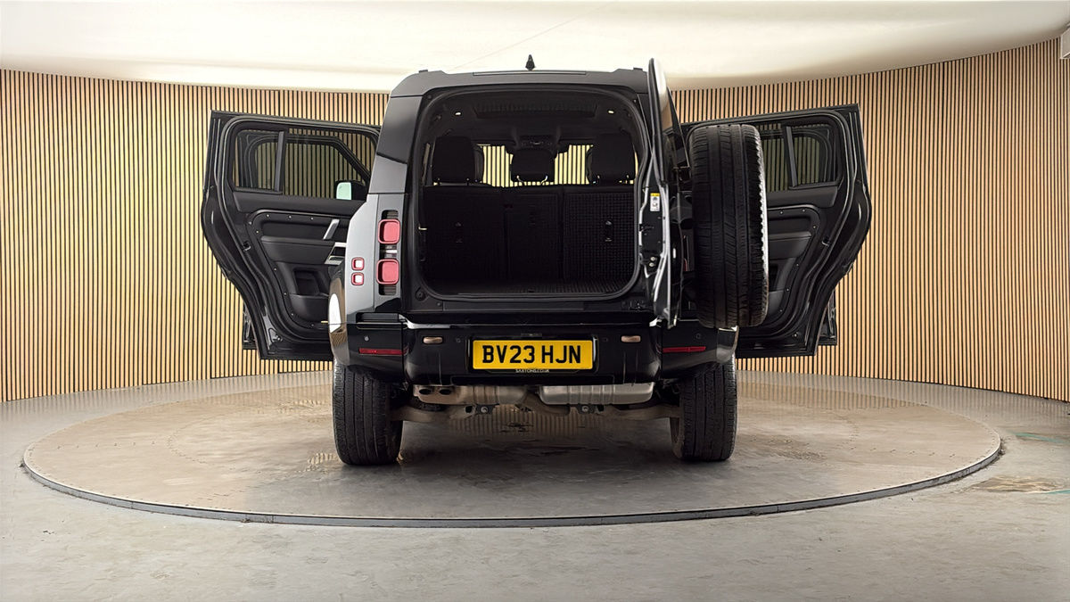 More views of Land Rover Defender 110