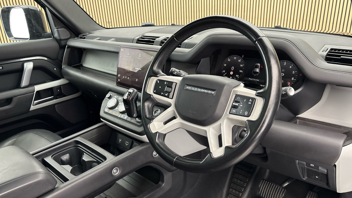 Land Rover Defender 110 Image 5