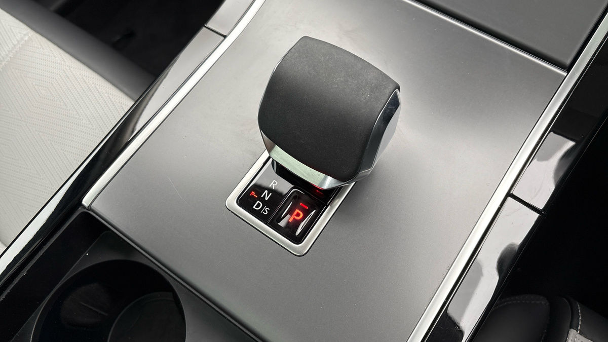 Land Rover Range Rover Velar Image 25