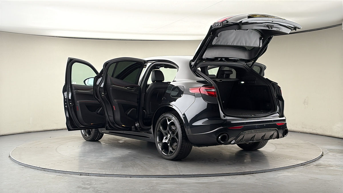 Alfa Romeo Stelvio Image 23