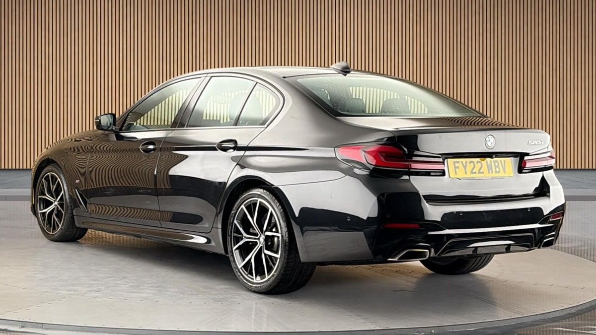BMW 5 Series Image 2