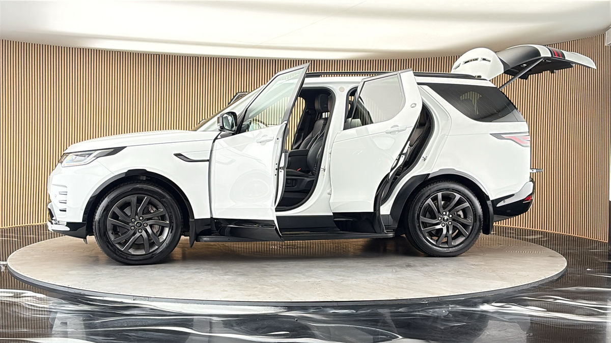 More views of Land Rover Discovery