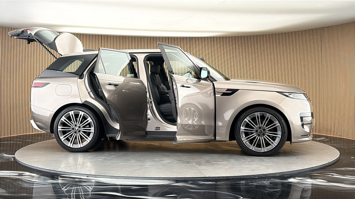 More views of Land Rover Range Rover Sport
