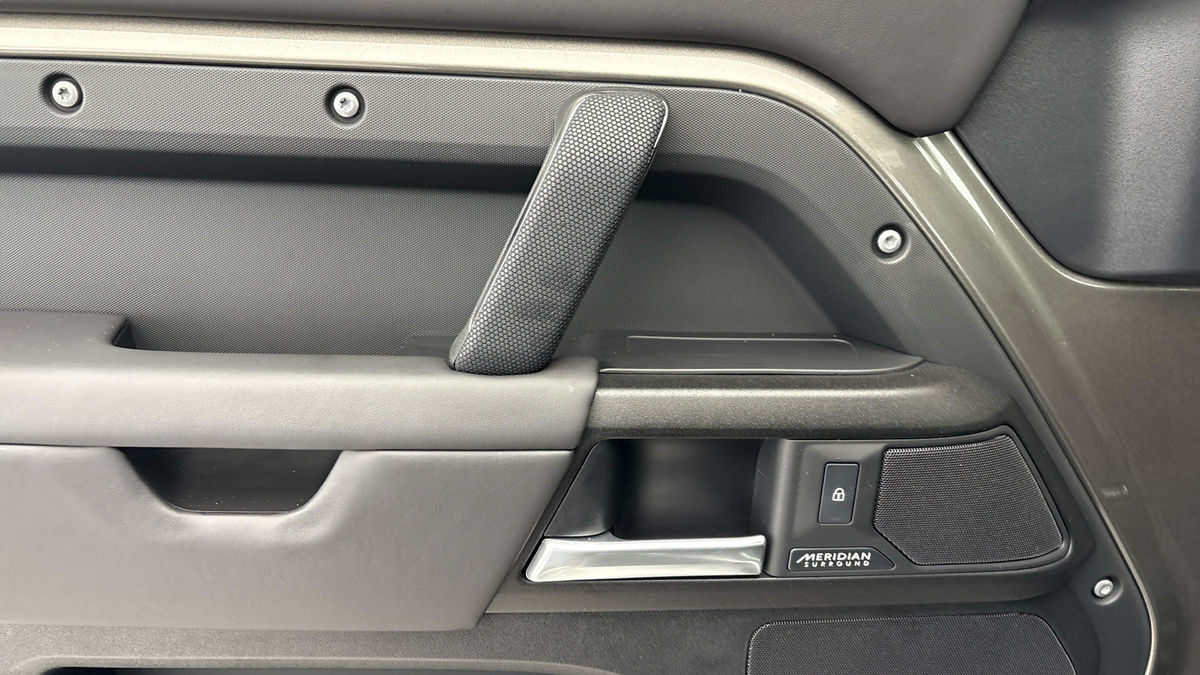 Land Rover Defender 90 Image 19