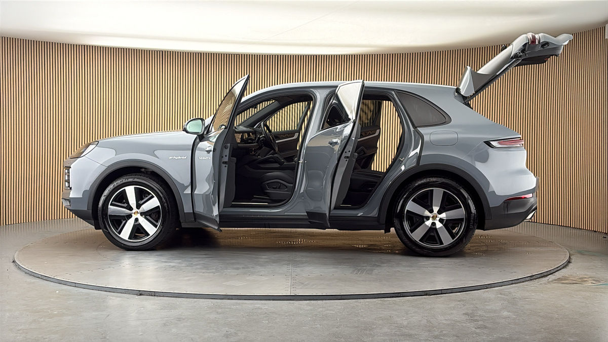 More views of Porsche Cayenne
