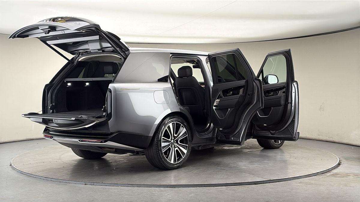 More views of Land Rover Range Rover