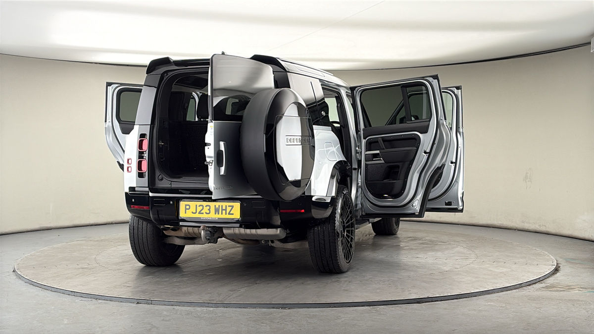 More views of Land Rover Defender 110