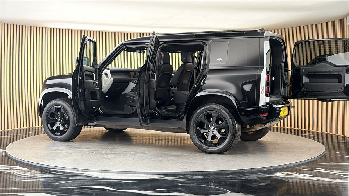 More views of Land Rover Defender 110