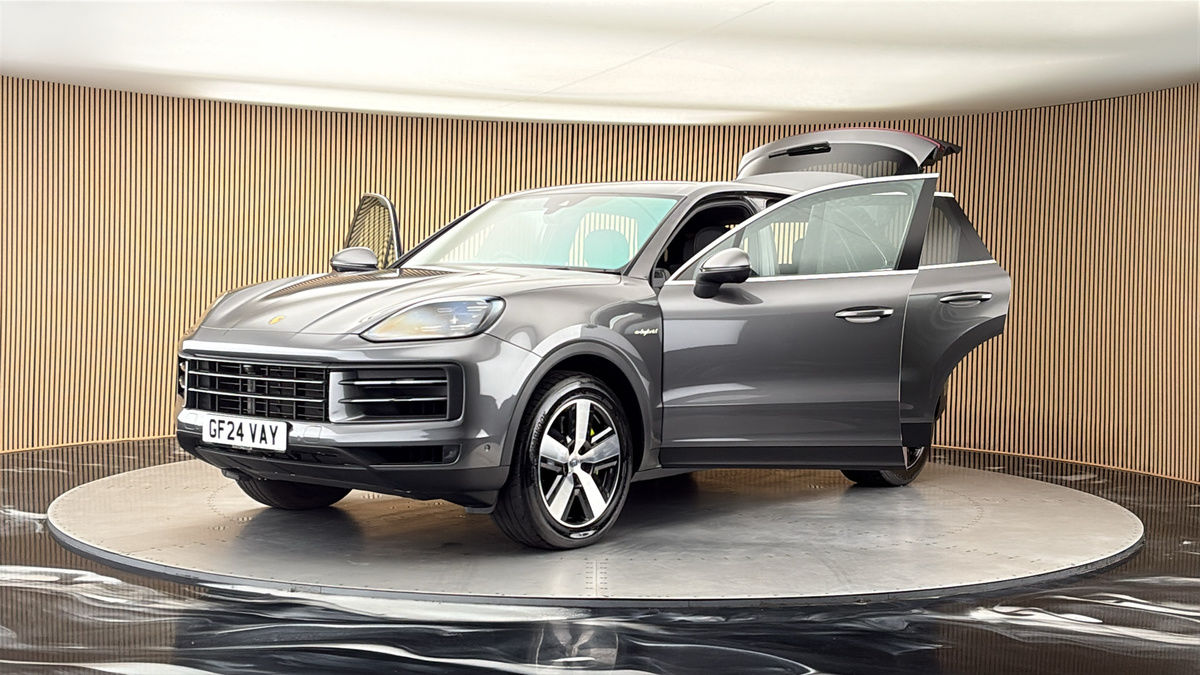 More views of Porsche Cayenne