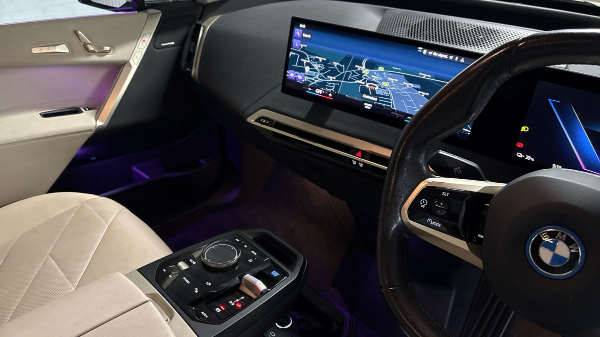 BMW iX Image 18
