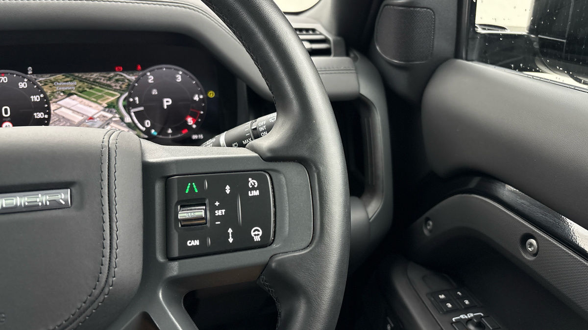 Land Rover Defender 110 Urban Image 20