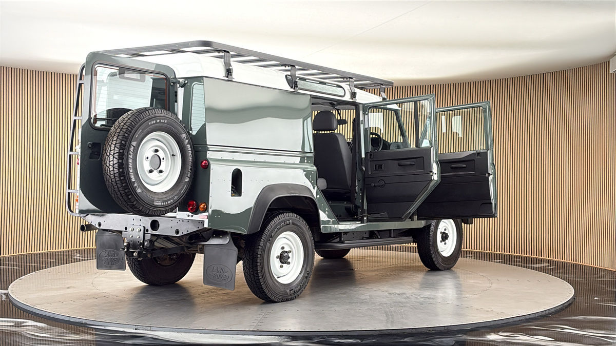 More views of Land Rover Defender 110