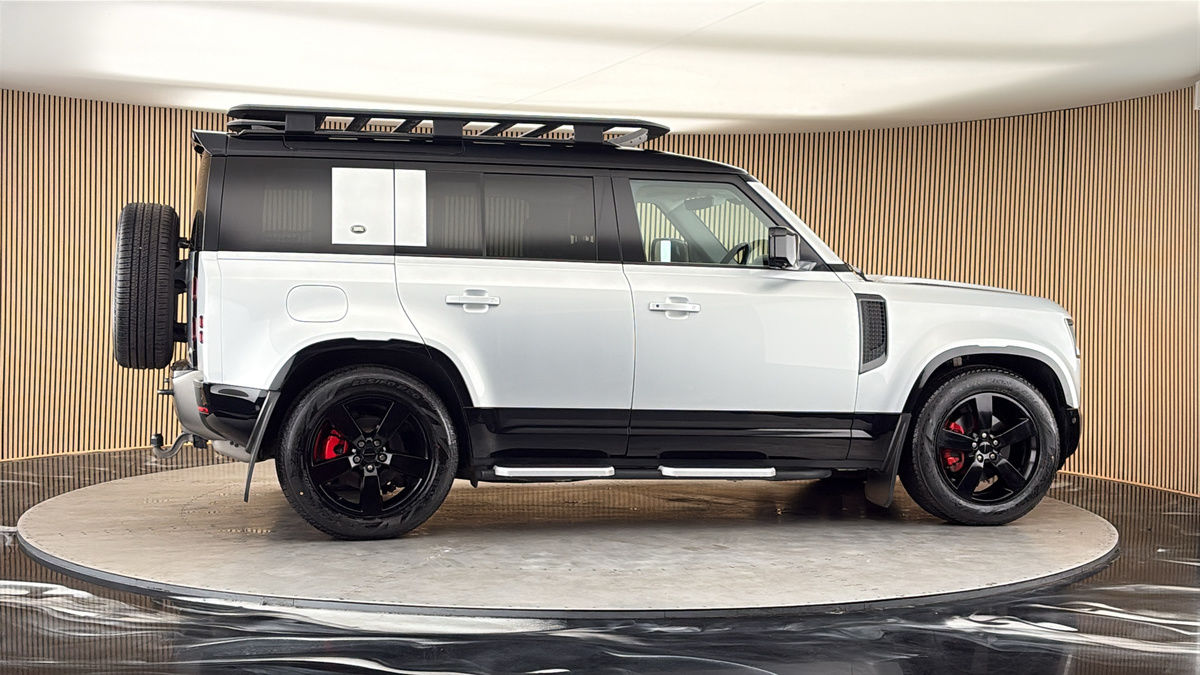 More views of Land Rover Defender 110