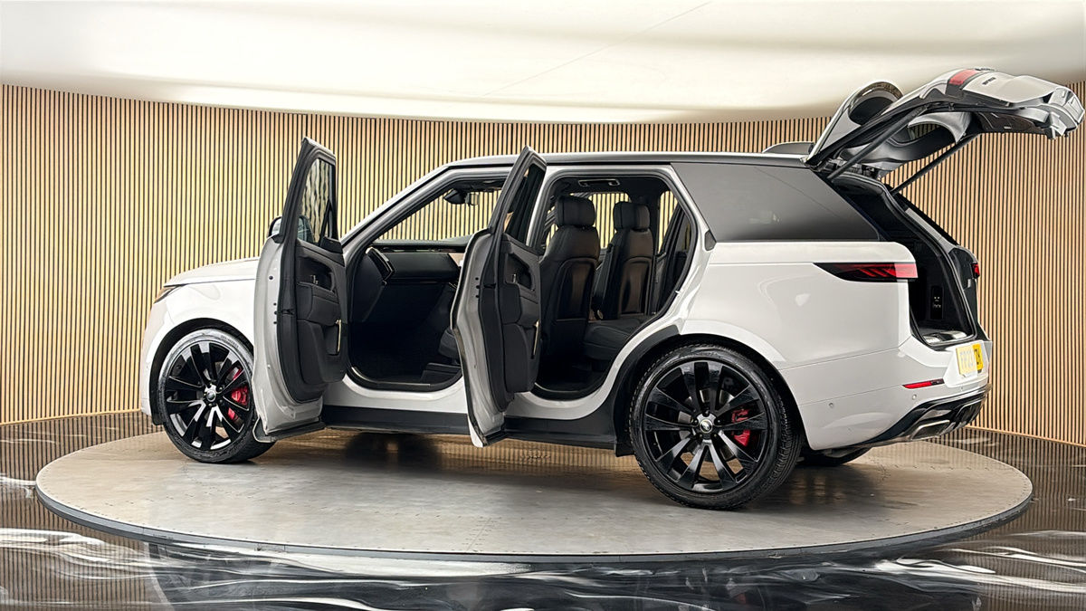 More views of Land Rover Range Rover Sport