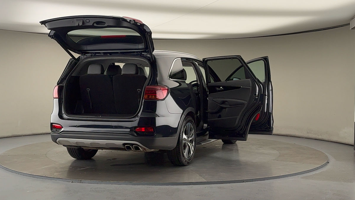 More views of Kia Sorento