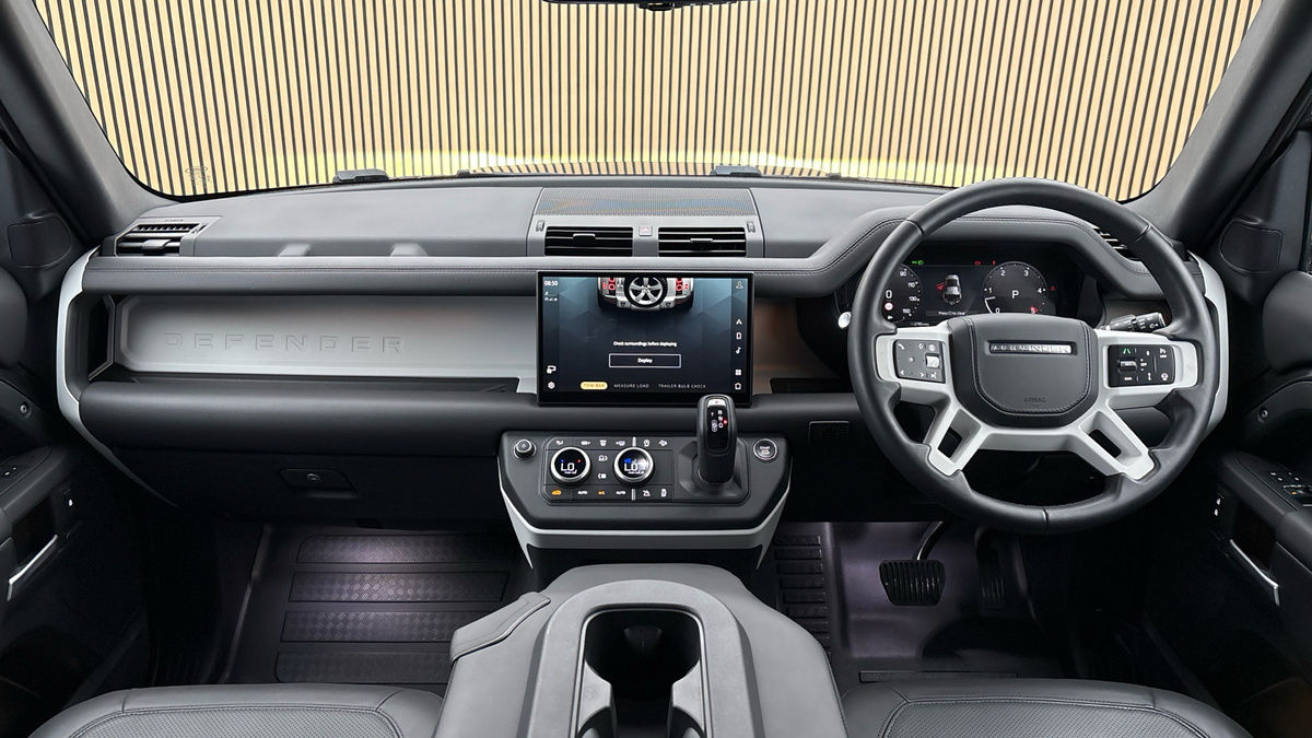Land Rover Defender 110 Image 12