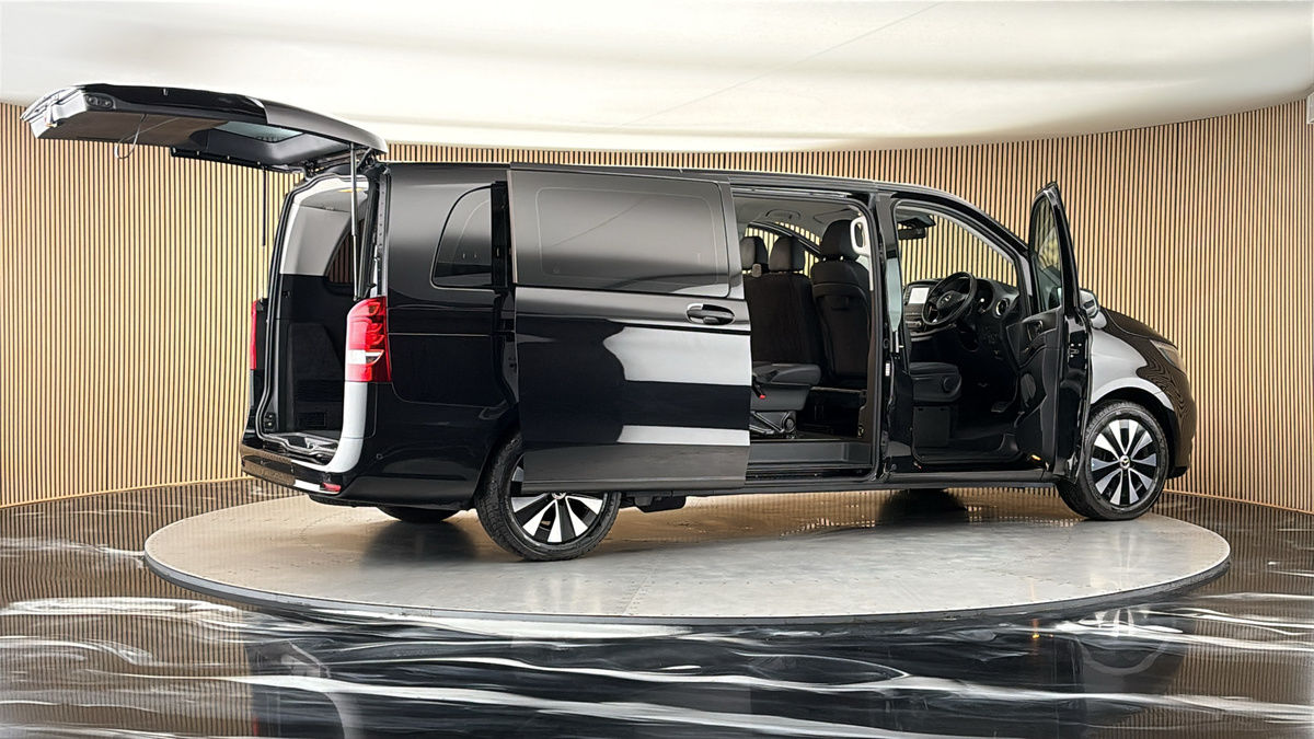 More views of Mercedes-Benz Vito