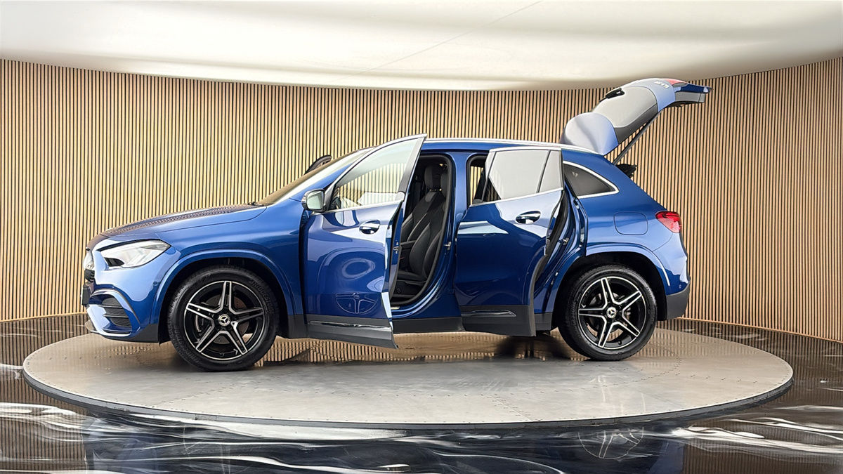 More views of Mercedes-Benz GLA