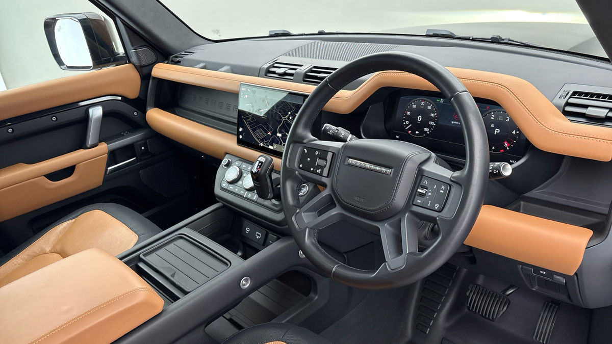 Land Rover Defender 110 Image 5
