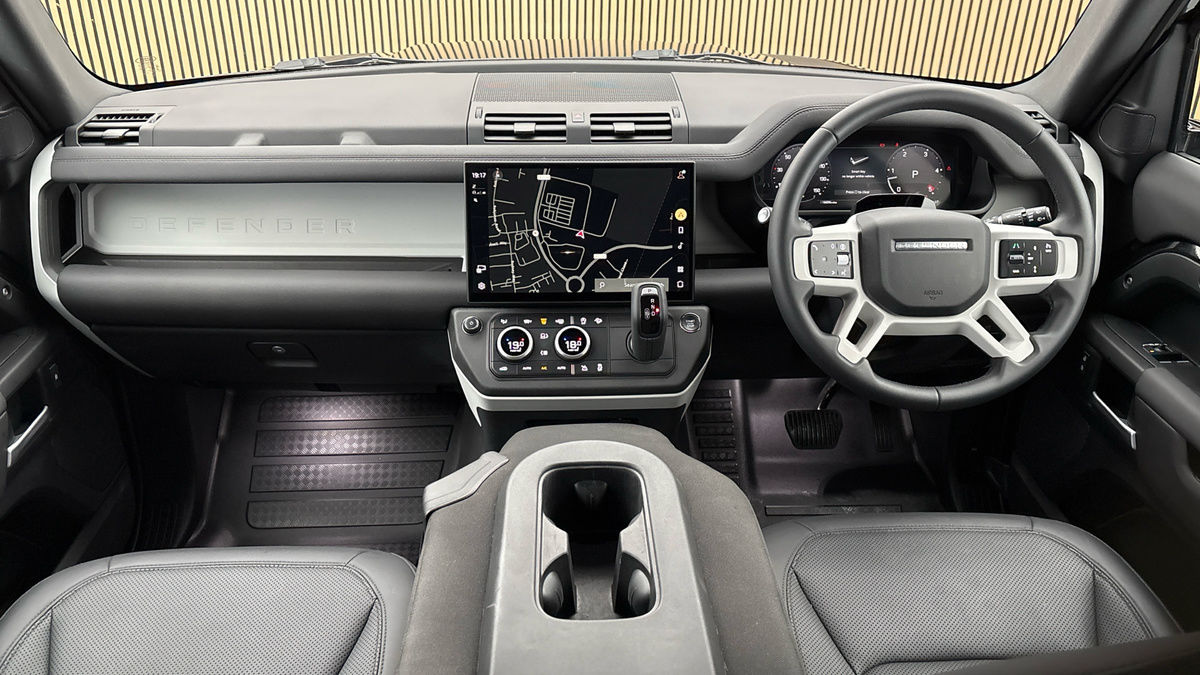 Land Rover Defender 90 Image 12