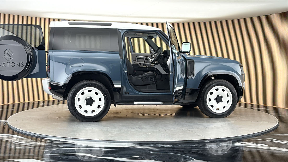 More views of Land Rover Defender 90