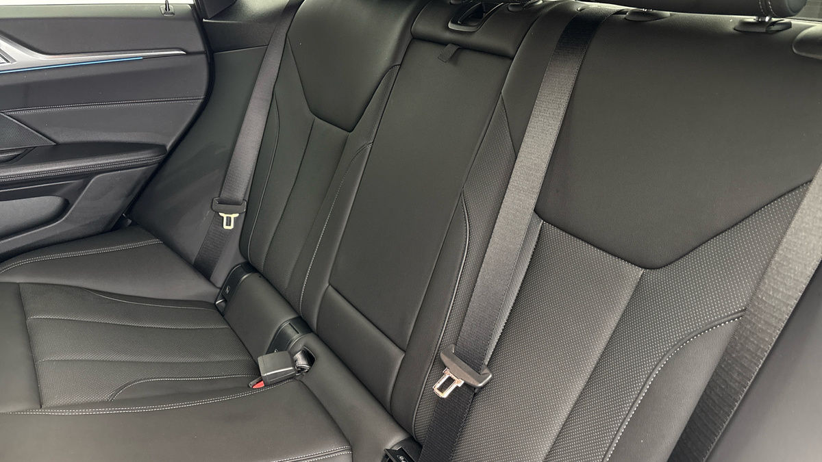 BMW i4 Image 8