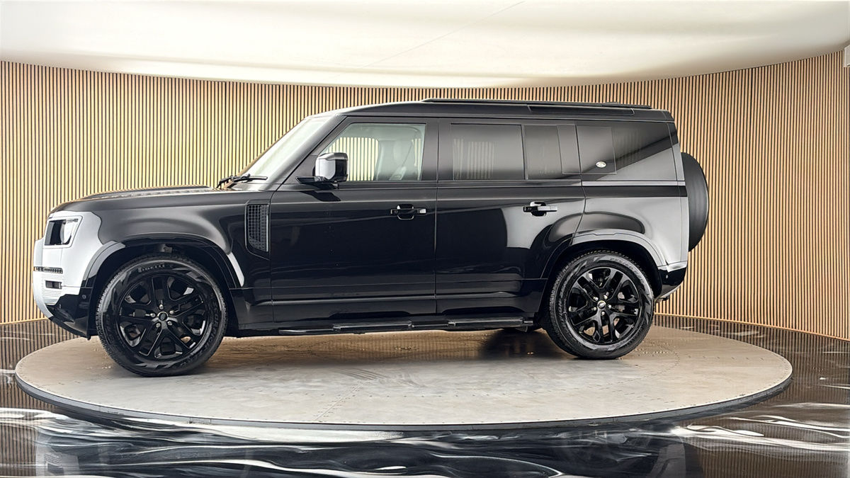More views of Land Rover Defender 110