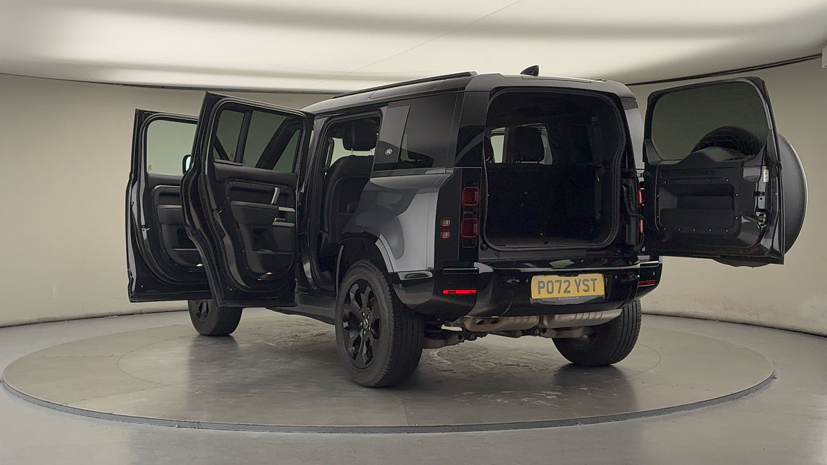 Land Rover Defender 110 Image 23